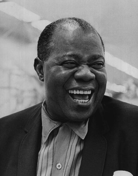 louis-armstrong-smiles-broadly-retro-images-archive