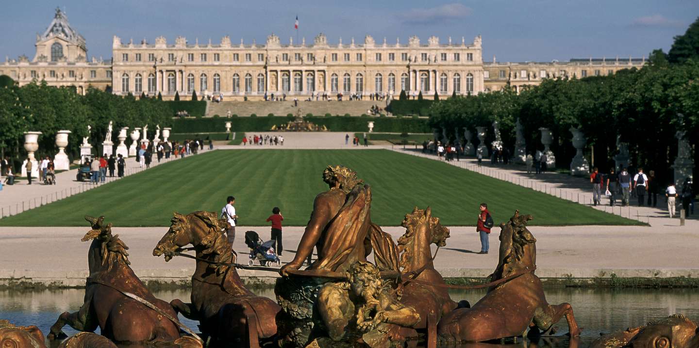 Версаль 78. Конюшни Версальского дворца. Конюшни напротив Версальского дворца. Версаль Париж Формат jpeg. Версаль приватный тур.