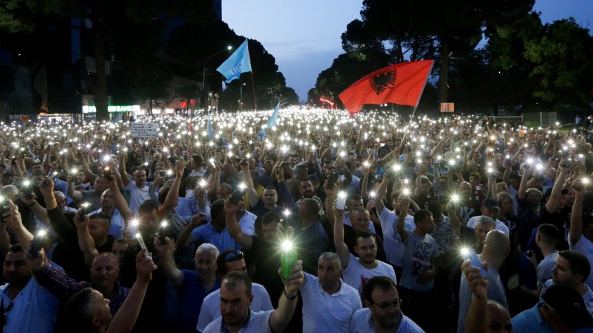 Opponents protest in Tirana against the government of Rama|860x484